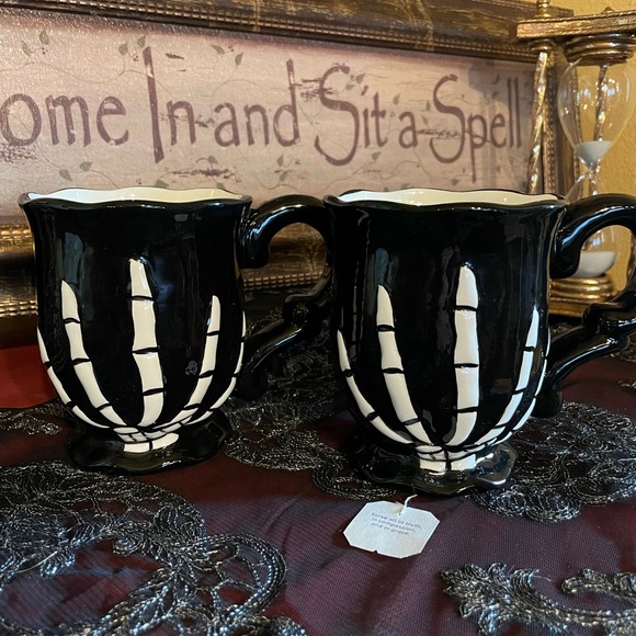 SPOOKY HOLLOW NWOT Halloween Skeleton Hand Set Of 2 Coffee/Tea Cups/Mugs - Picture 11 of 13